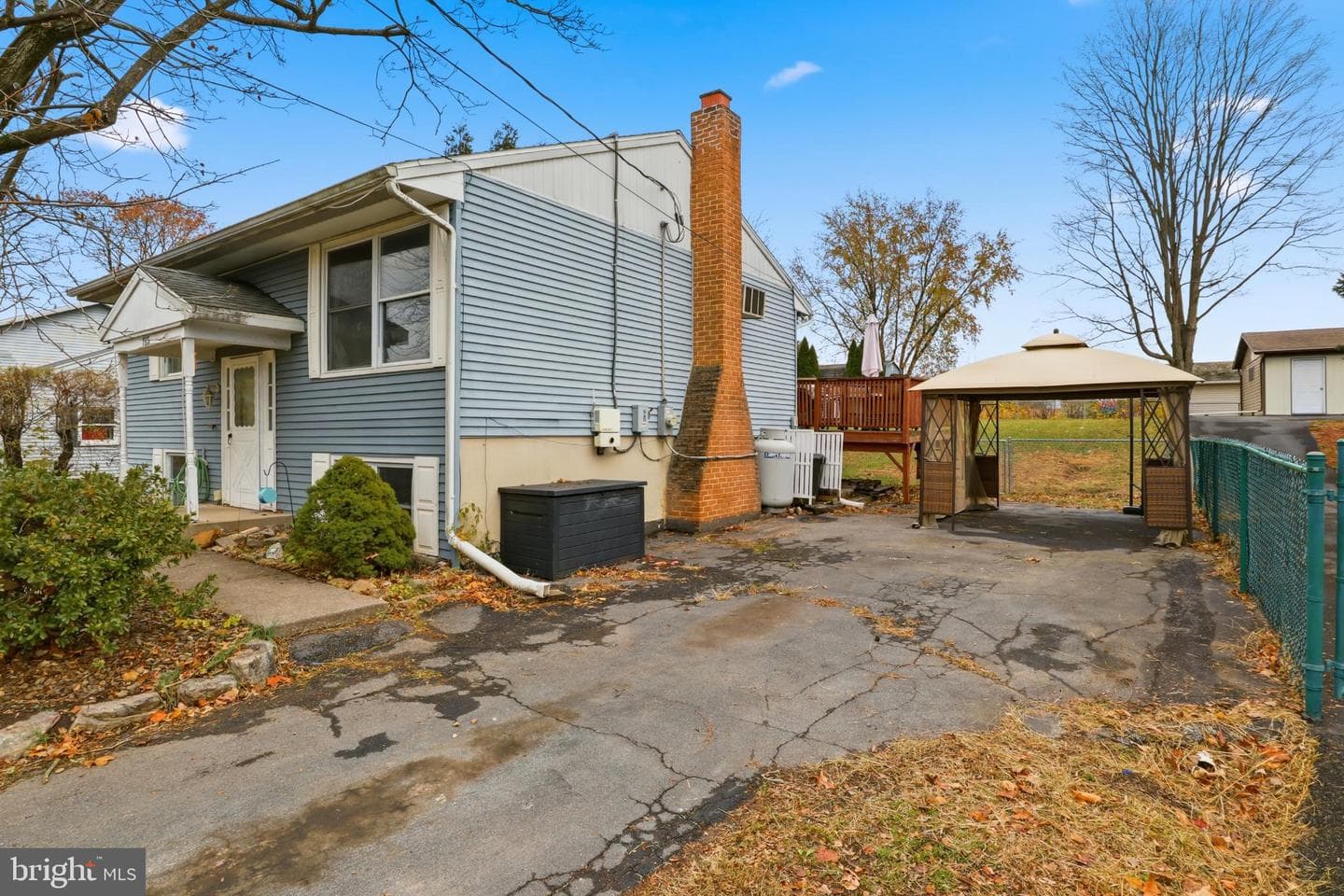 715 Claster Boulevard photo 3