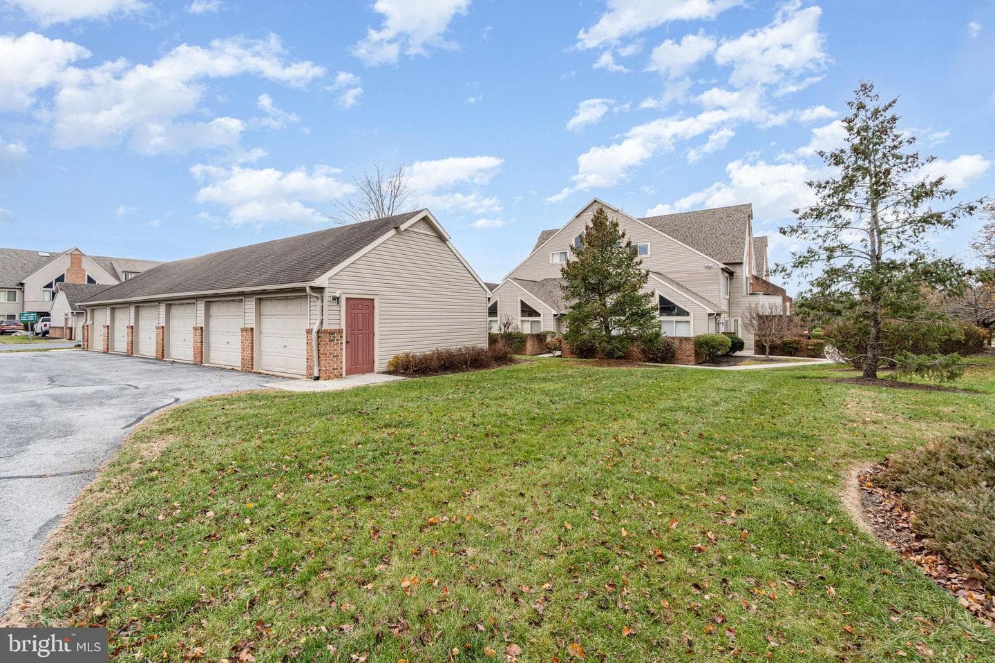 4547 N Progress Avenue photo 35