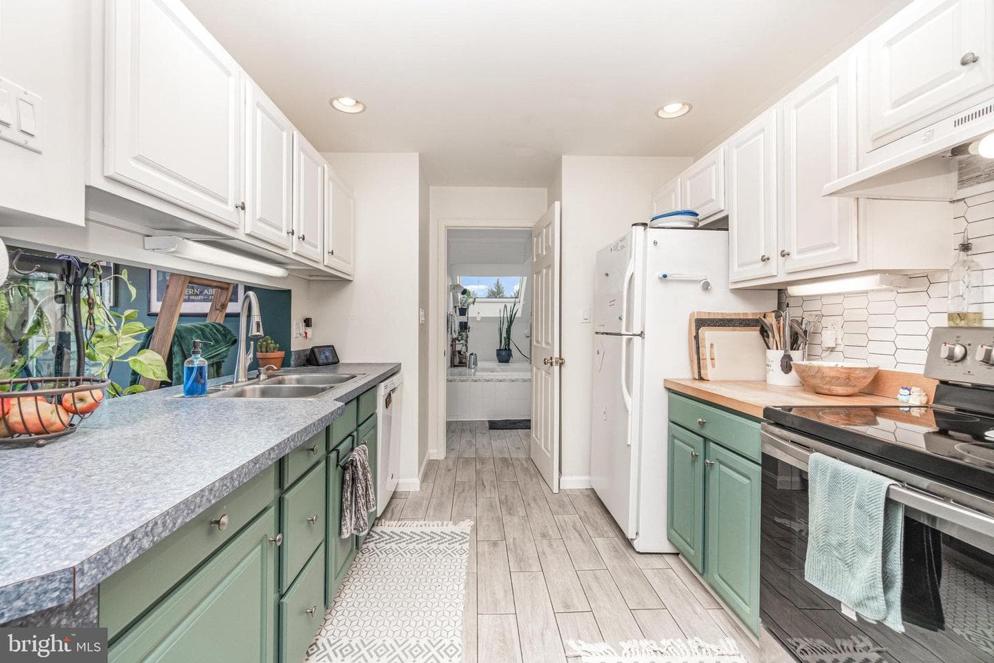 4547 N Progress Avenue photo 8