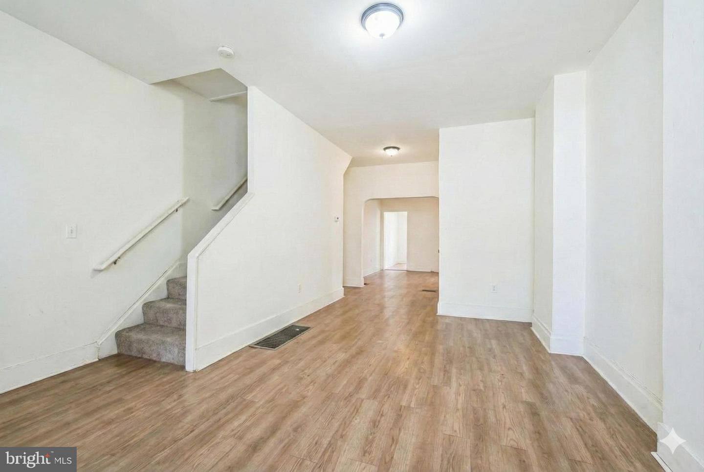 1153 Derry Street photo 3