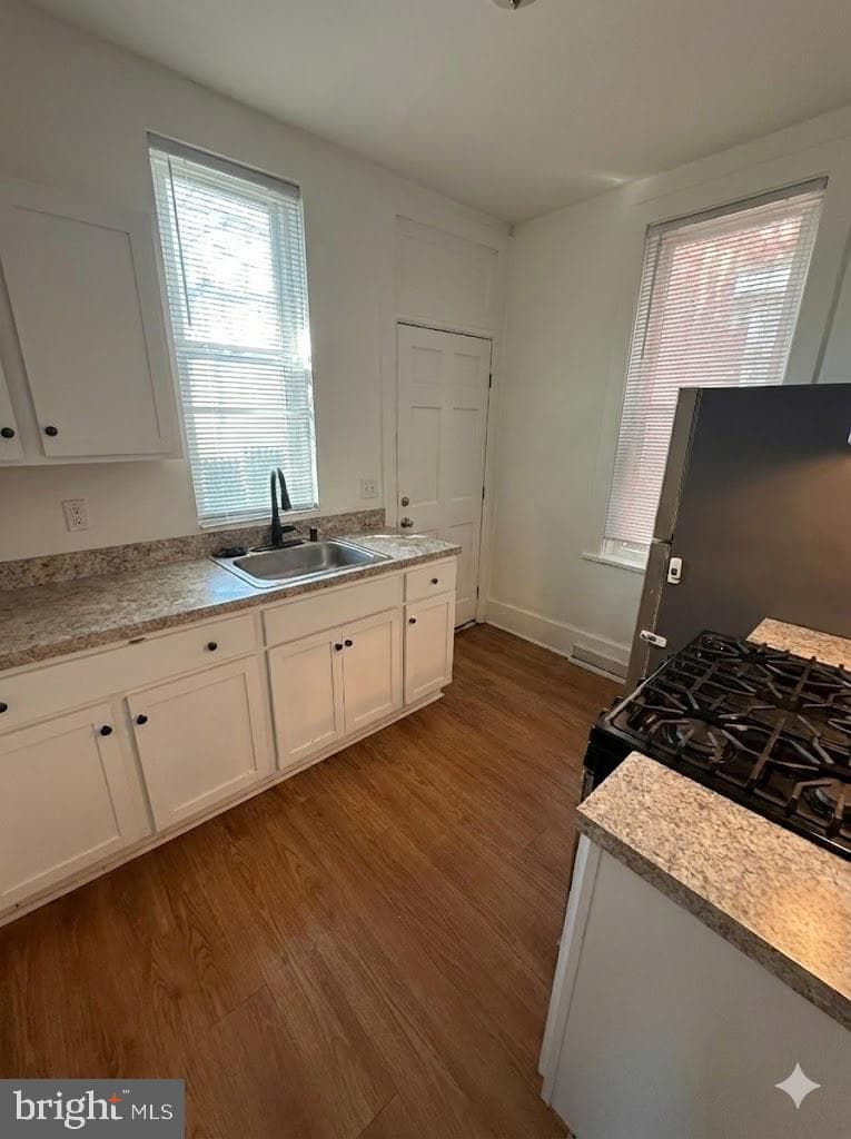 1153 Derry Street photo 6