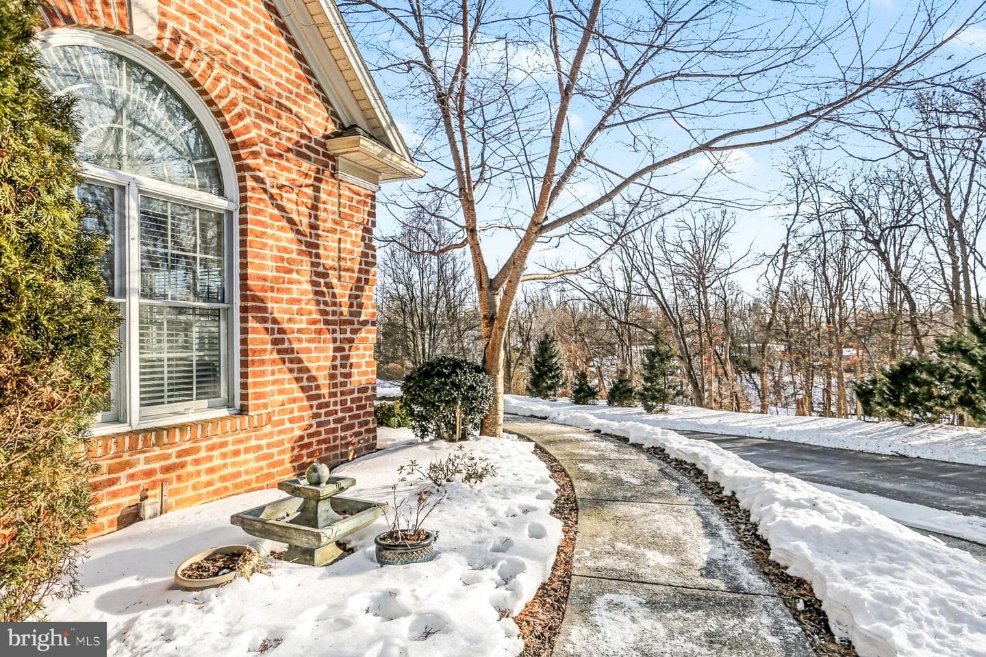 4528 Laurelwood Drive photo 2
