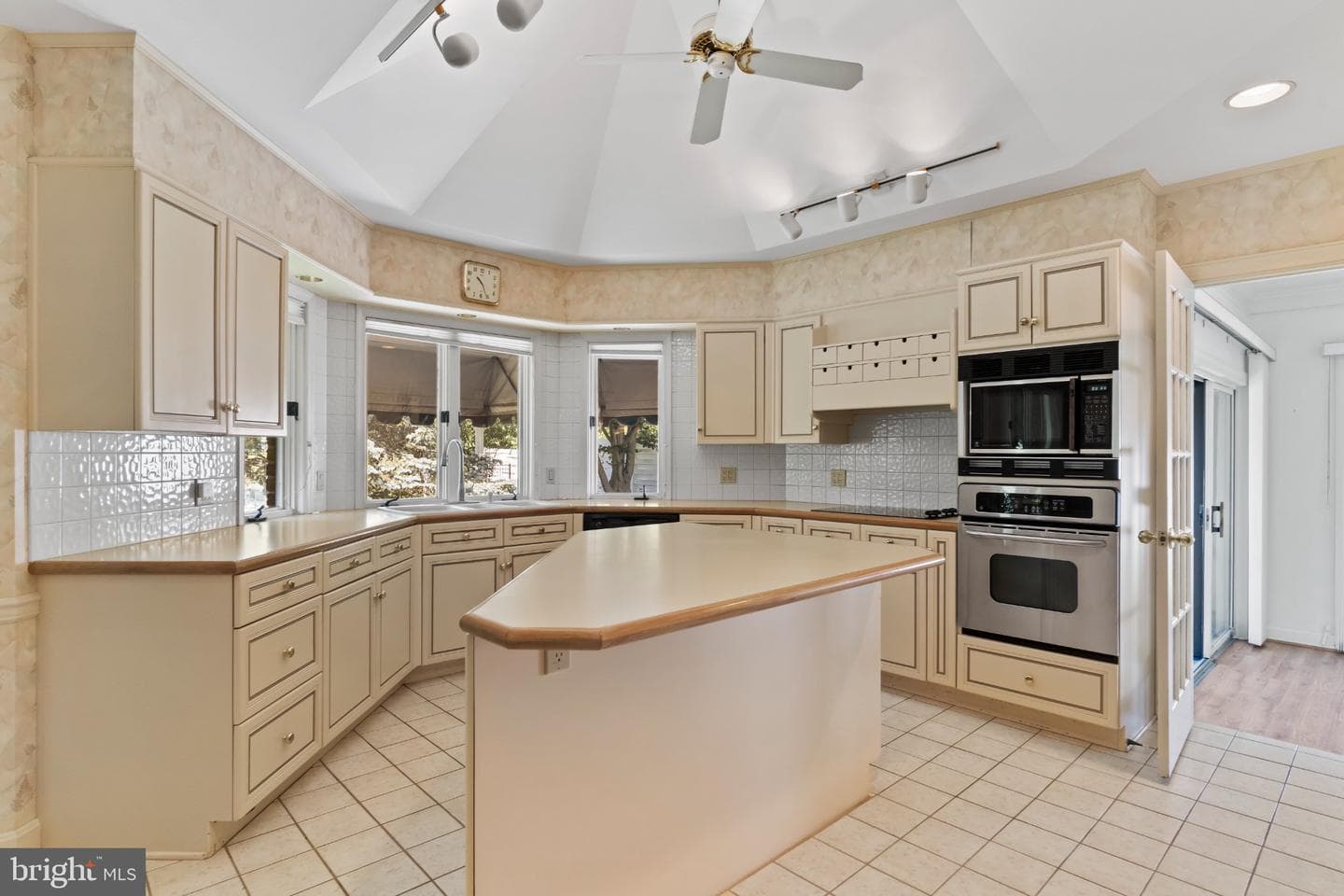 4069 W Tilden Road photo 17