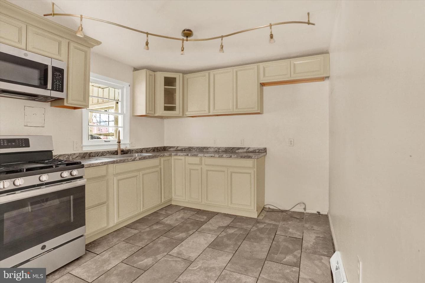 1271 3rd Street photo 16
