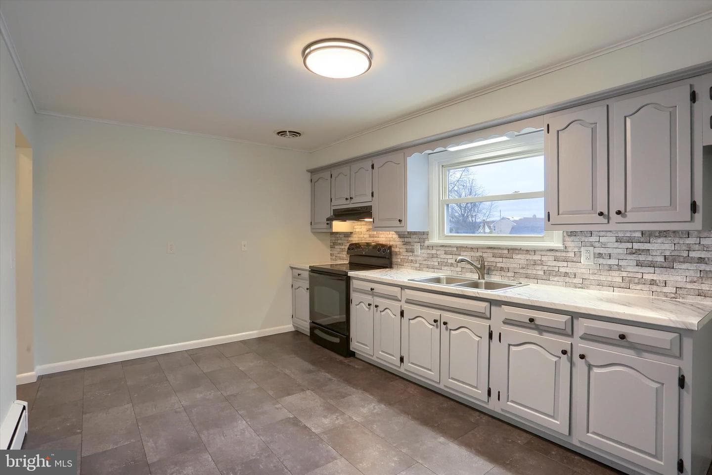 7194 Catherine Drive photo 8