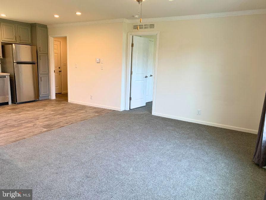 32 Rose Avenue photo 11