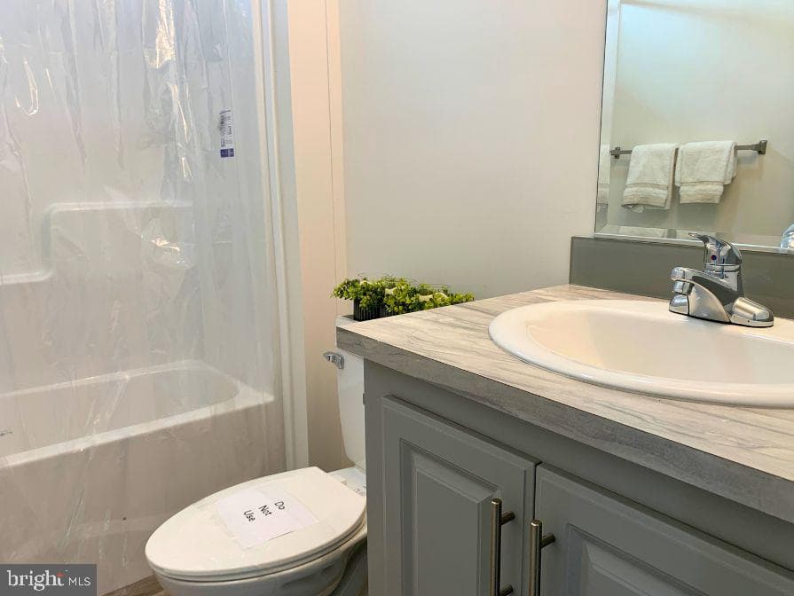 32 Rose Avenue photo 12