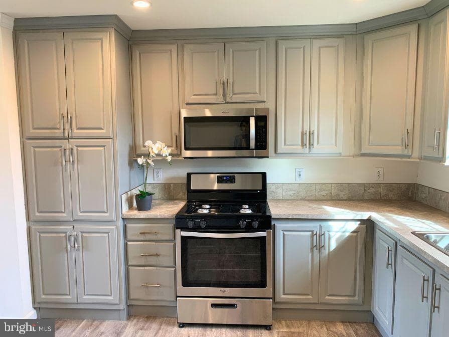 32 Rose Avenue photo 2