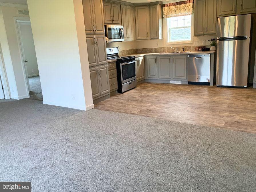 32 Rose Avenue photo 9