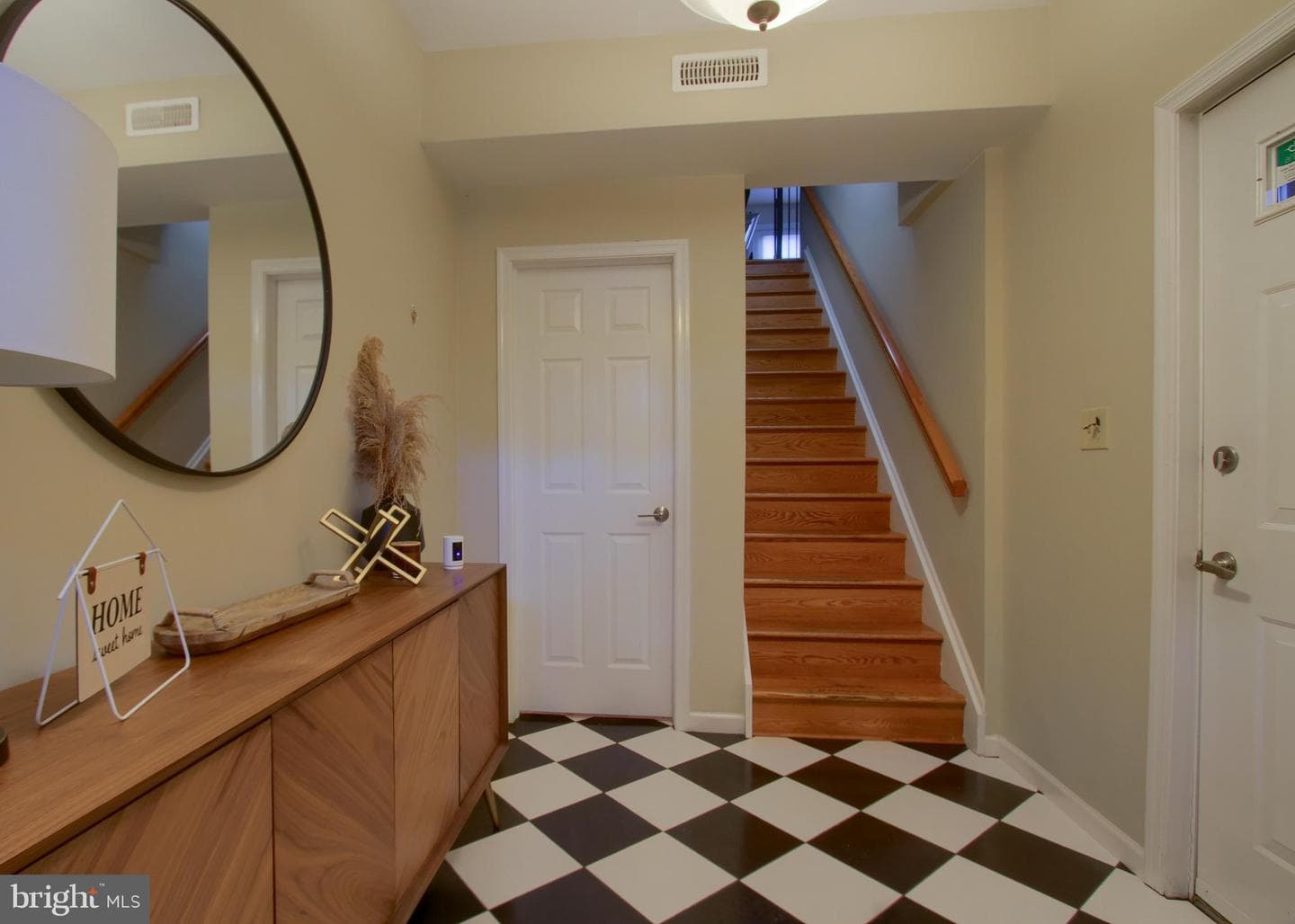 606 Showers Street photo 9