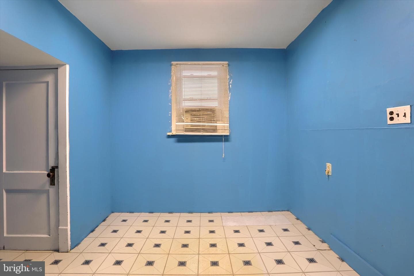 301 Swan Street photo 13
