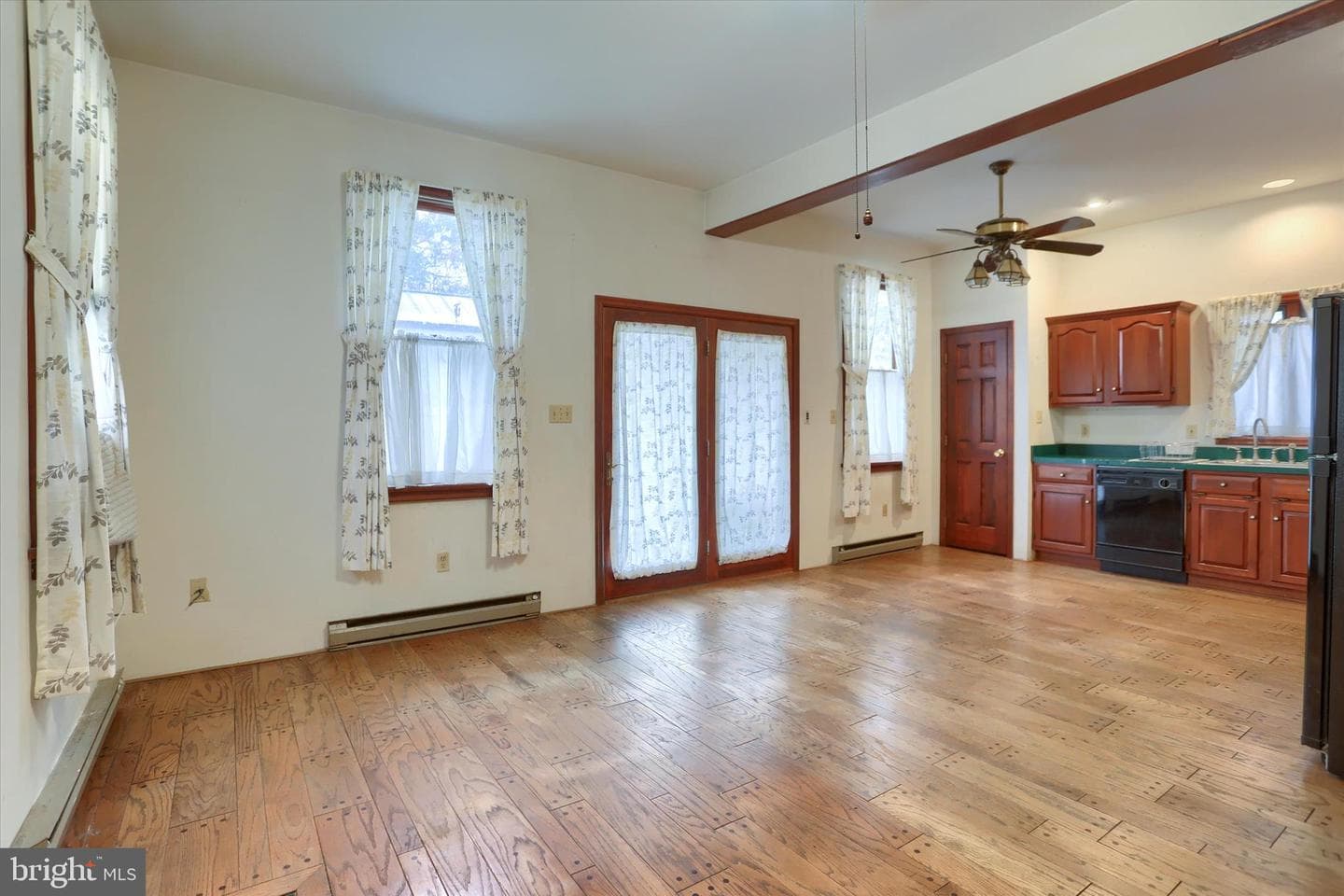 301 Swan Street photo 17