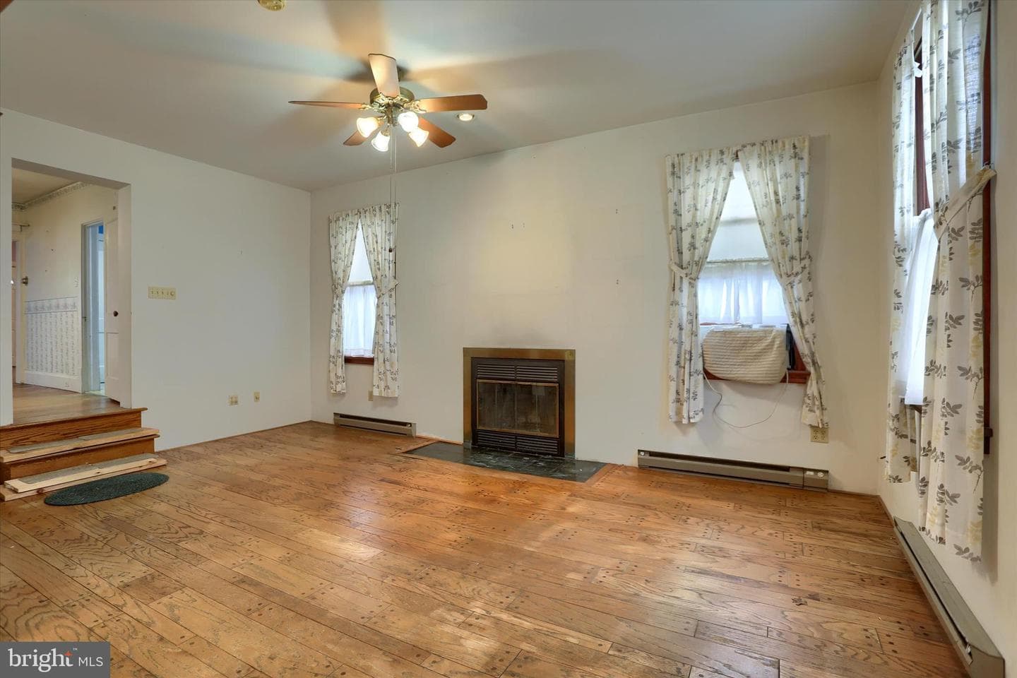 301 Swan Street photo 18