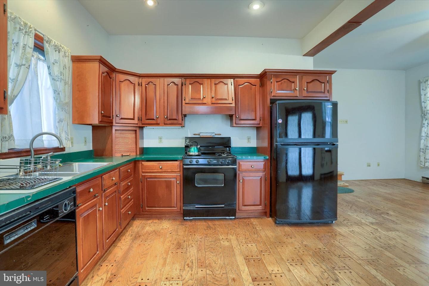 301 Swan Street photo 22