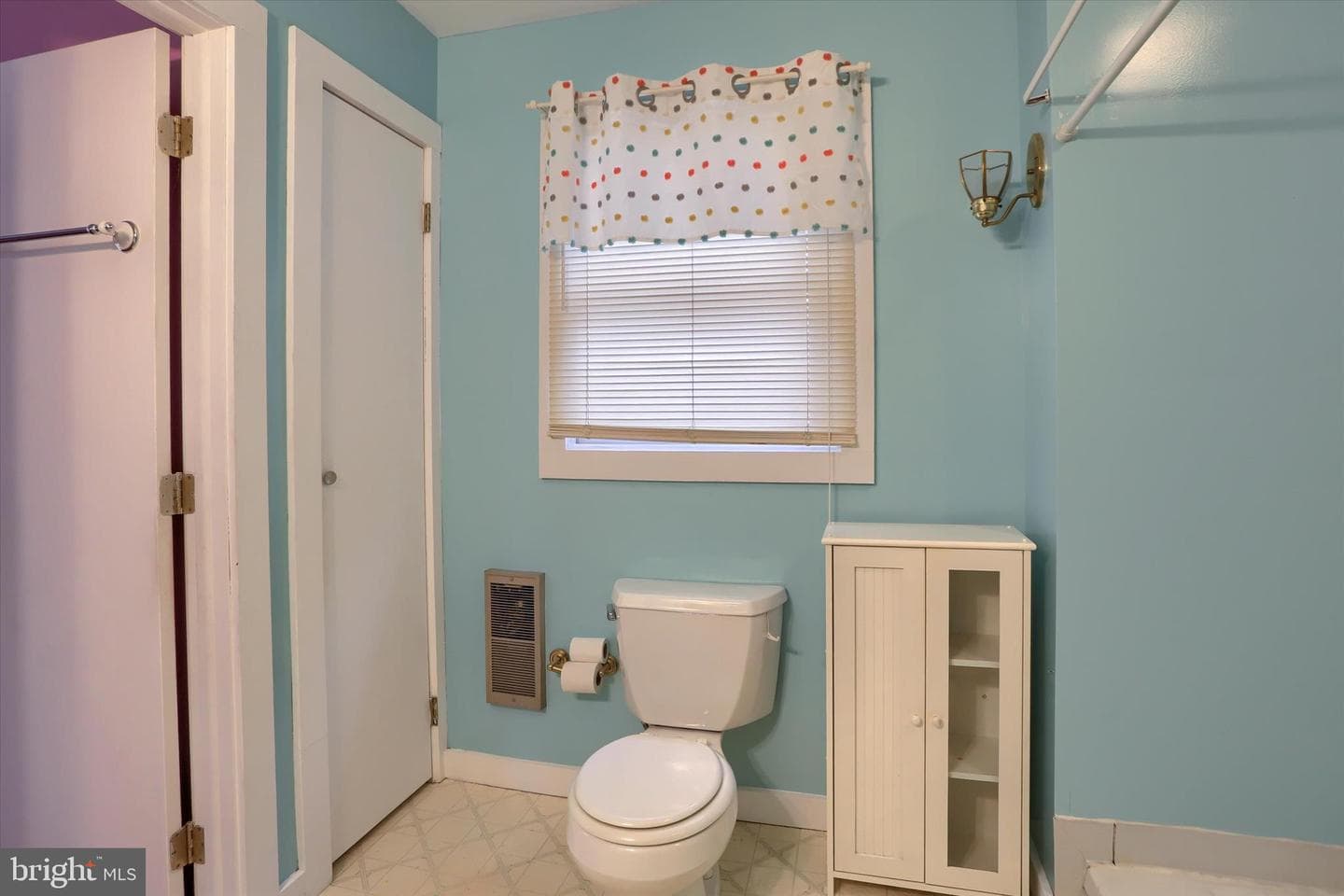 301 Swan Street photo 30