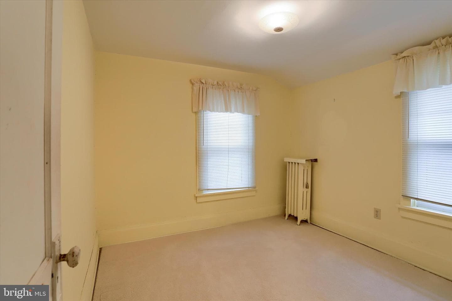 301 Swan Street photo 36