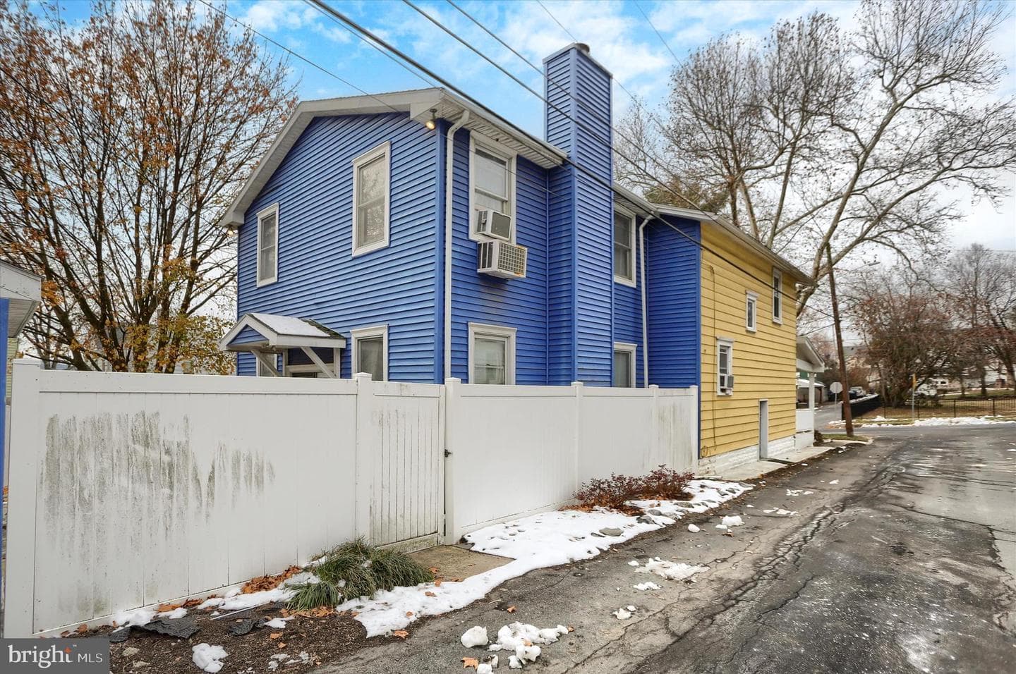 301 Swan Street photo 44
