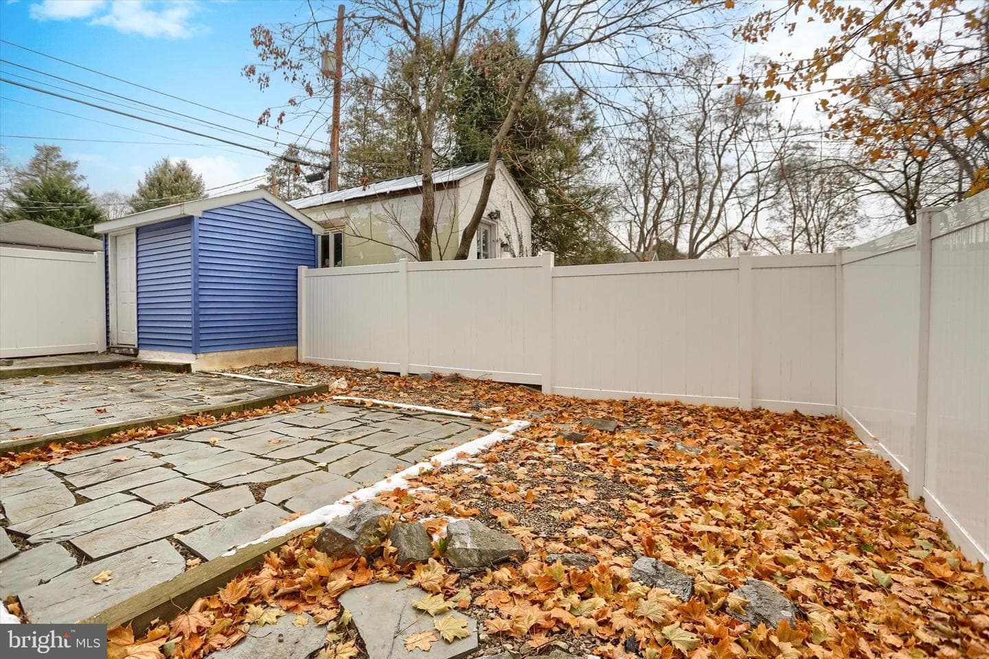 301 Swan Street photo 48