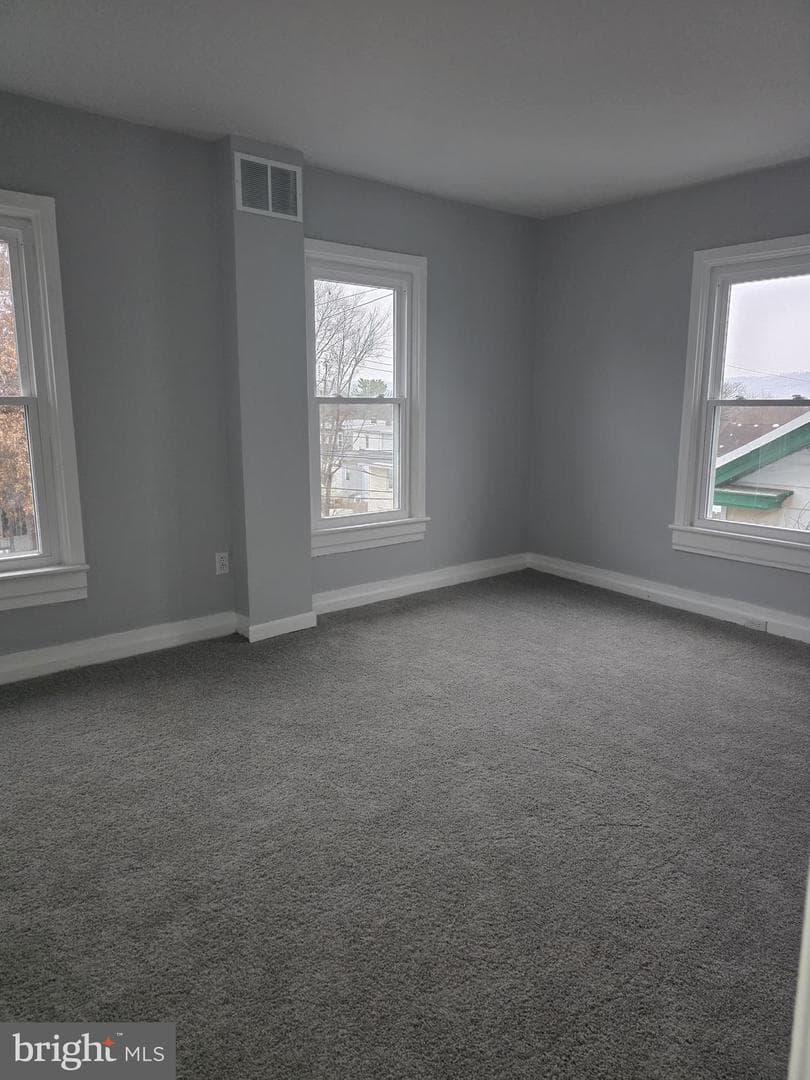 327 Lincoln Street photo 15