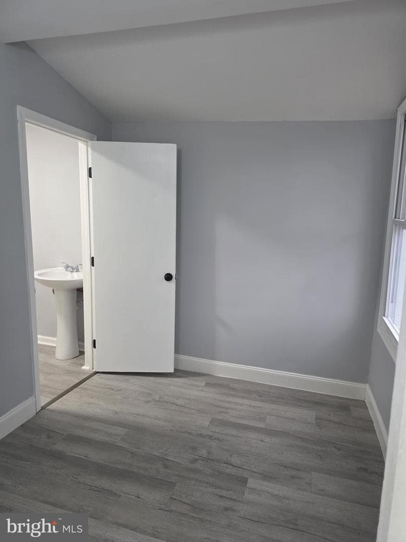 327 Lincoln Street photo 16
