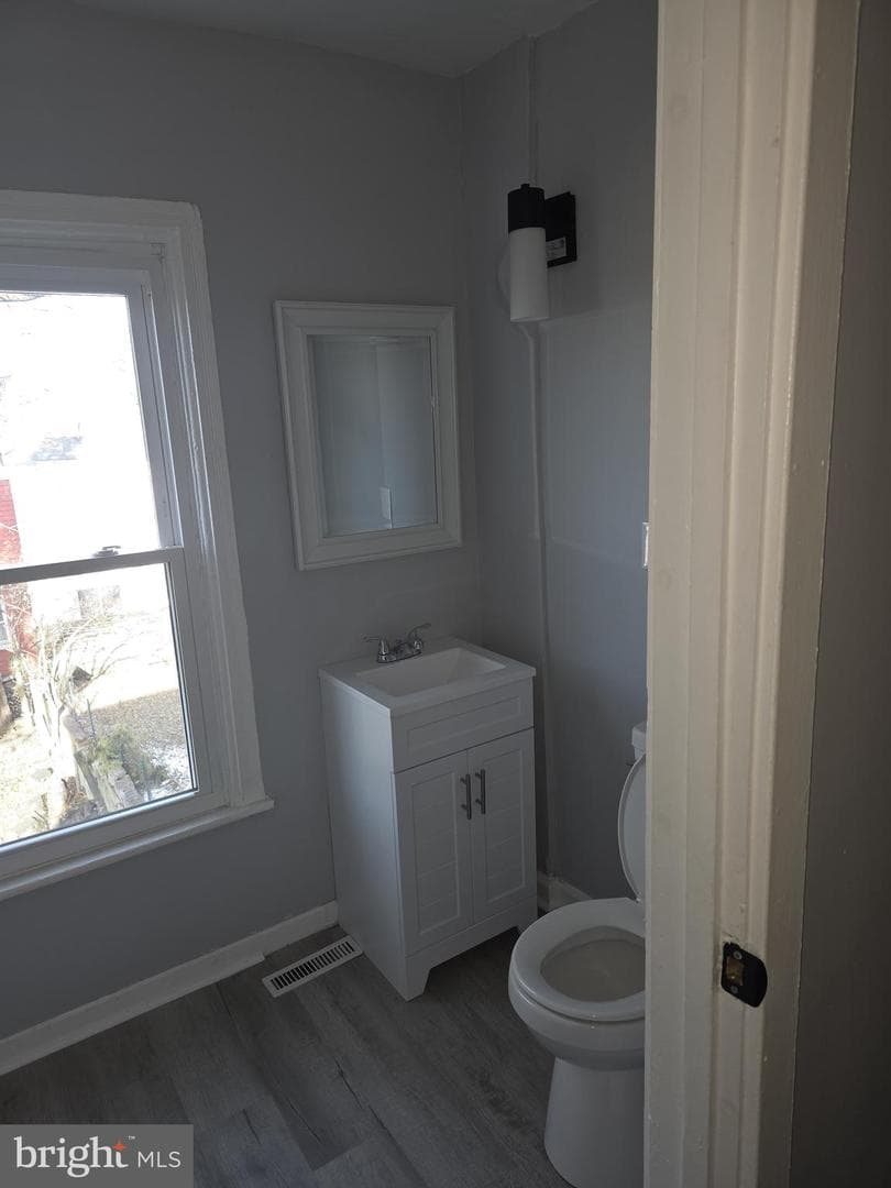 327 Lincoln Street photo 17