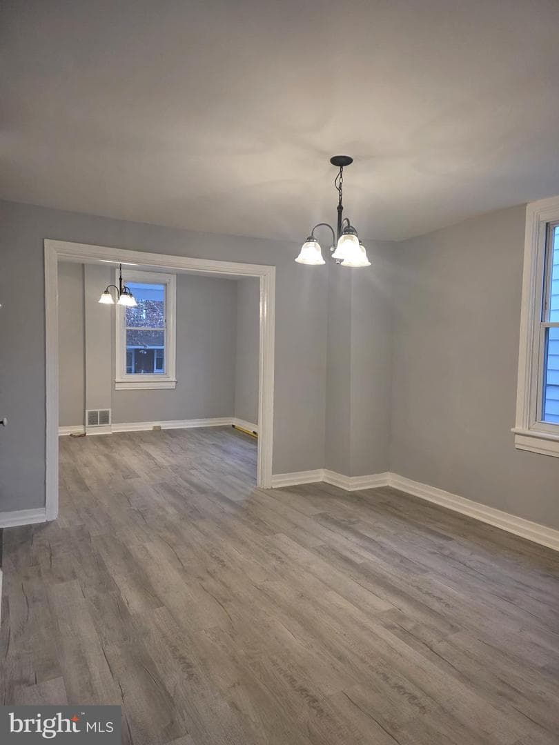 327 Lincoln Street photo 2