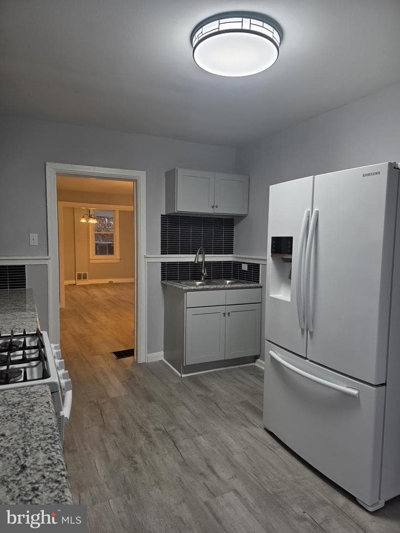 327 Lincoln Street photo 7