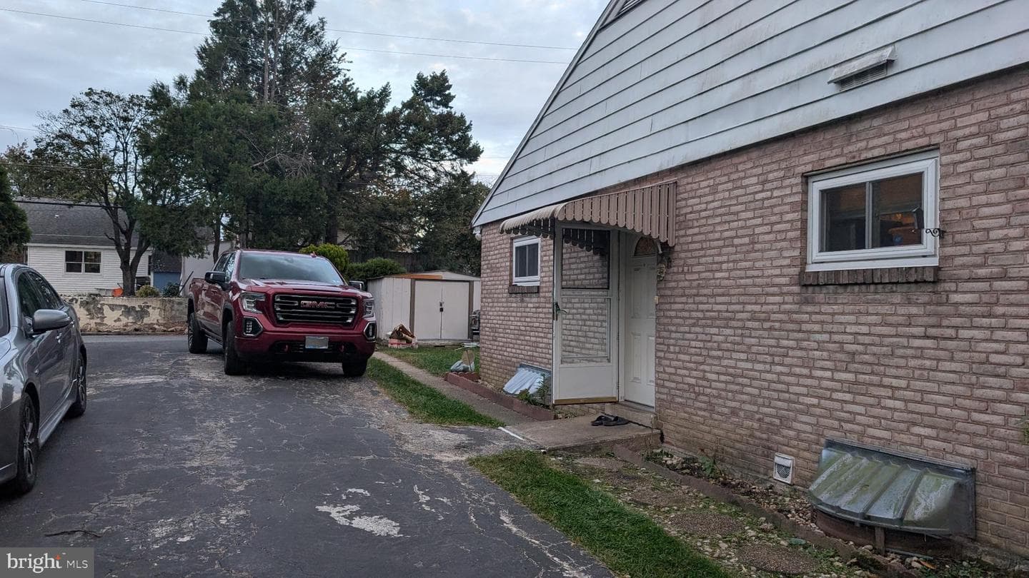 519 S 23rd Street photo 3