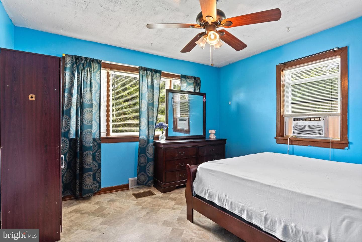 201 Village Road photo 15