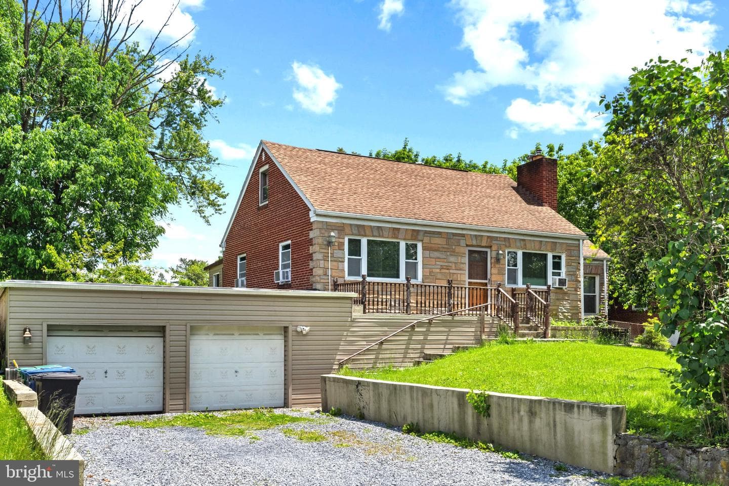 201 Village Road photo 2