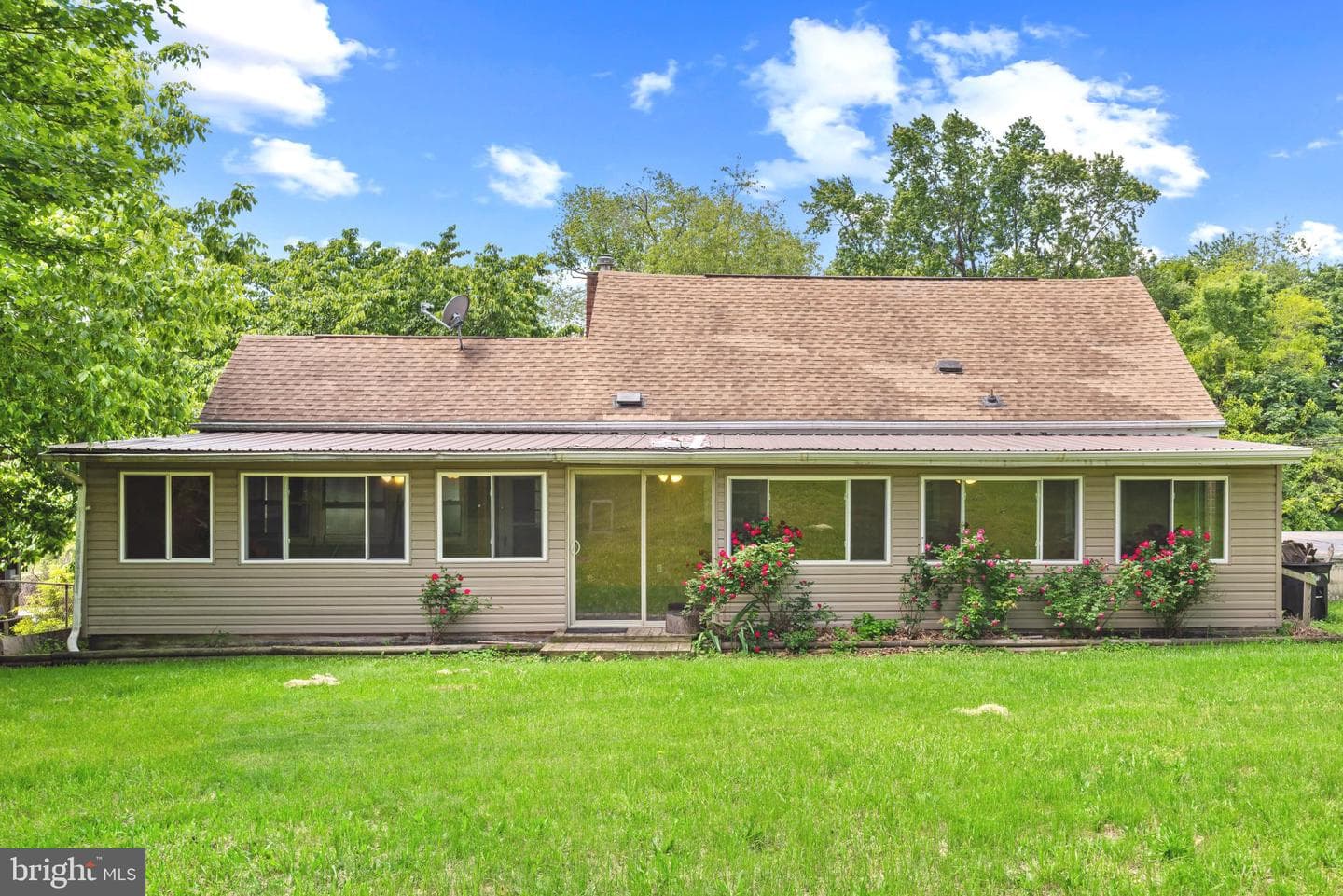 201 Village Road photo 27