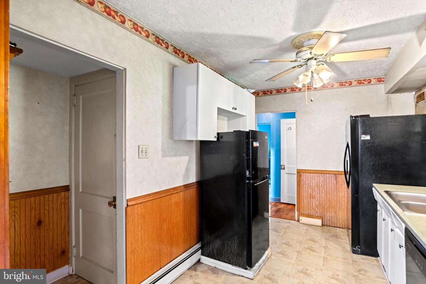 201 Village Road photo 9