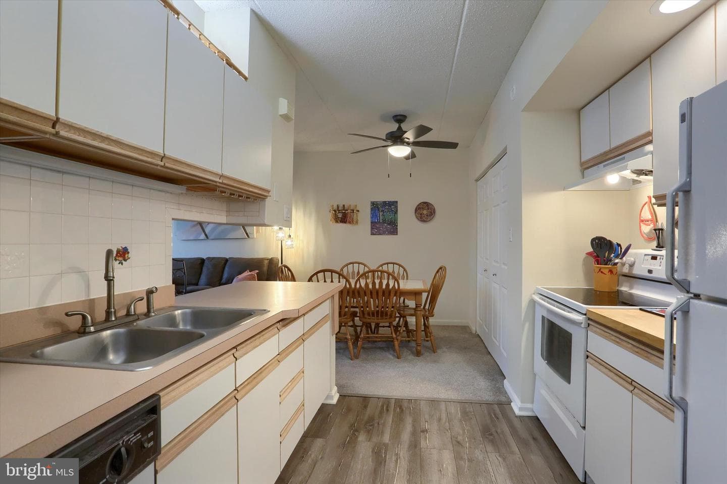 905 Cherrington Drive photo 13