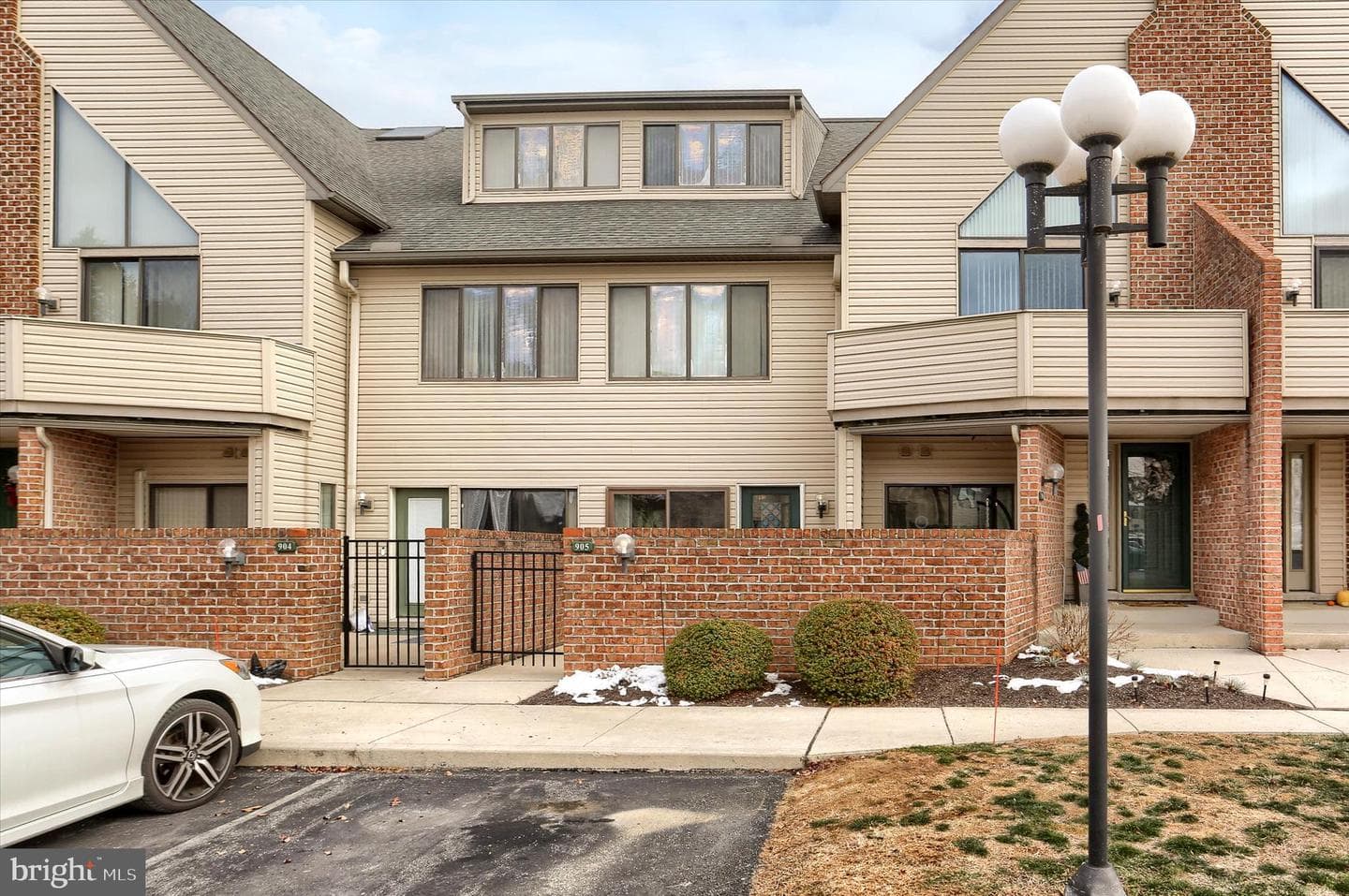 905 Cherrington Drive photo 2