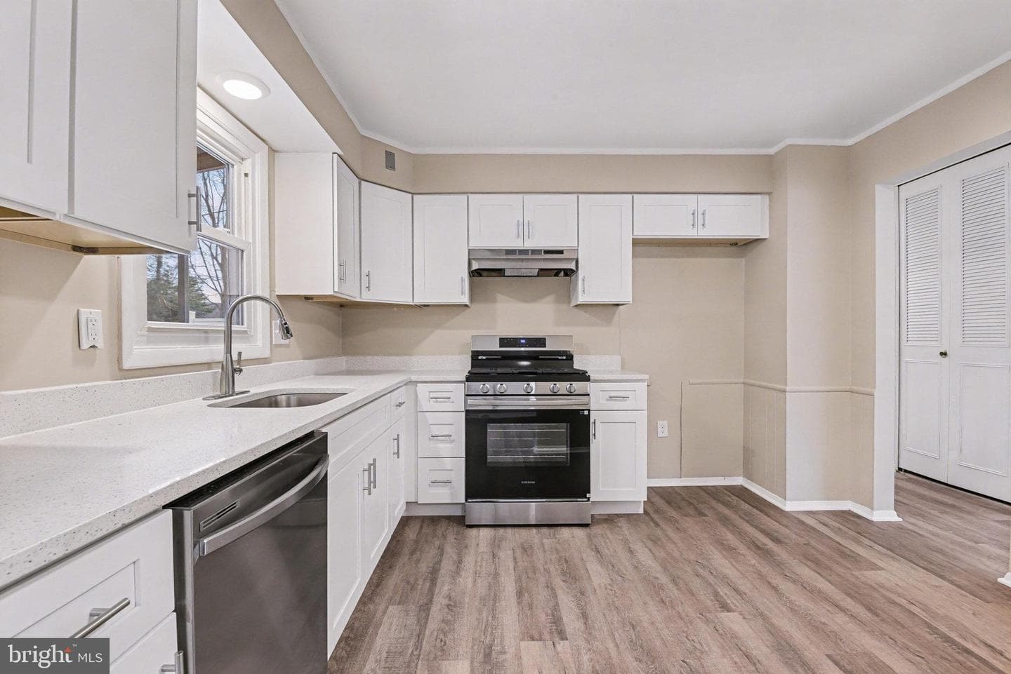 404 Erdman Drive photo 4