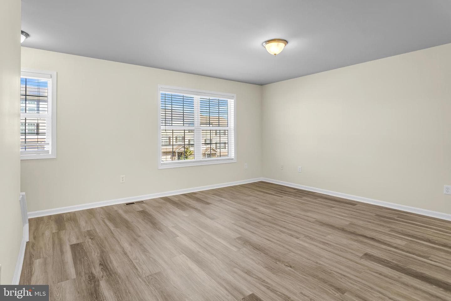 727 Gregs Drive photo 11