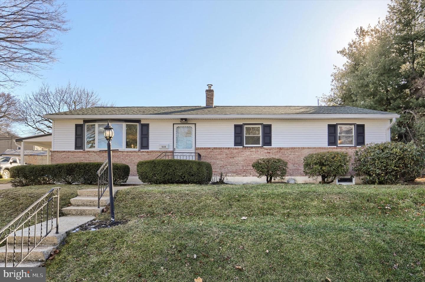 516 Roxbury Drive photo 1