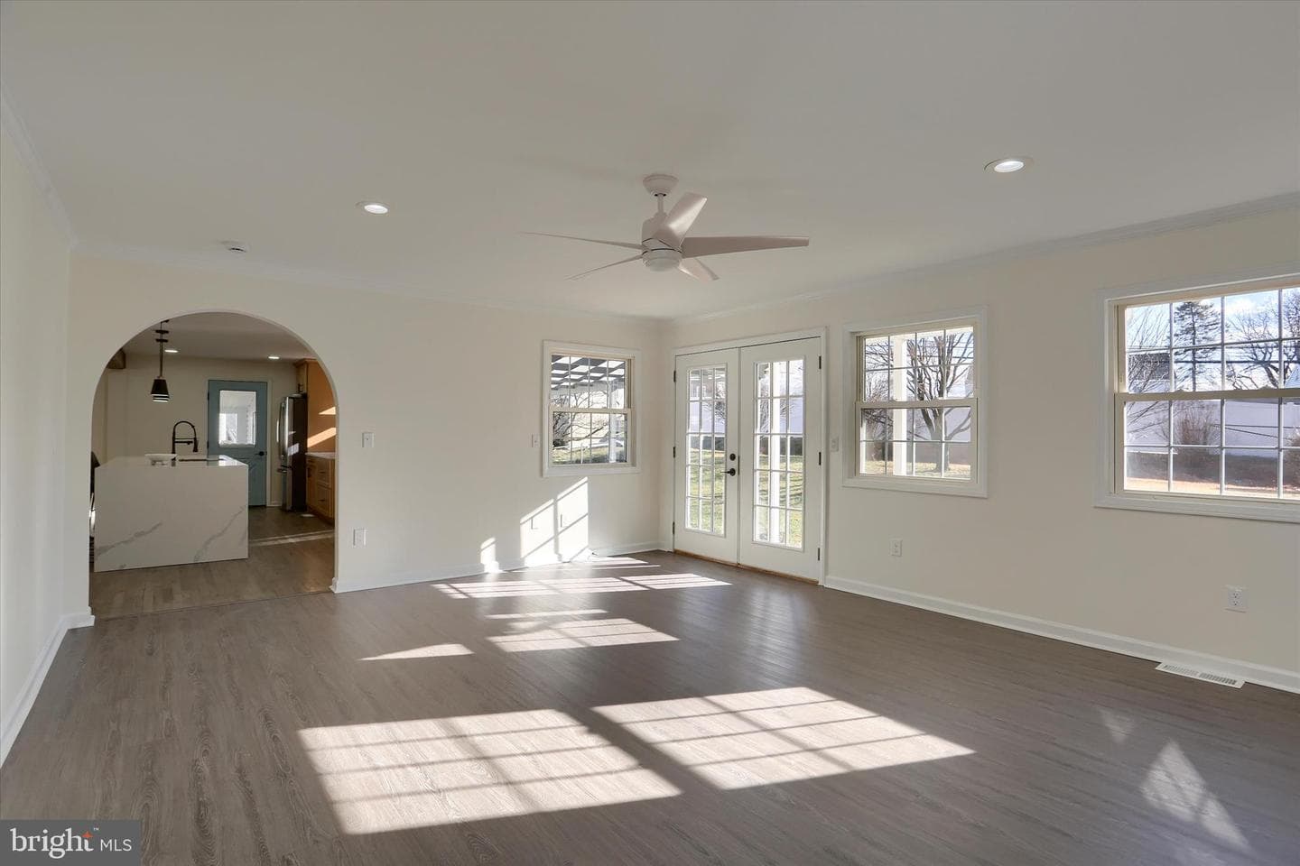 516 Roxbury Drive photo 15