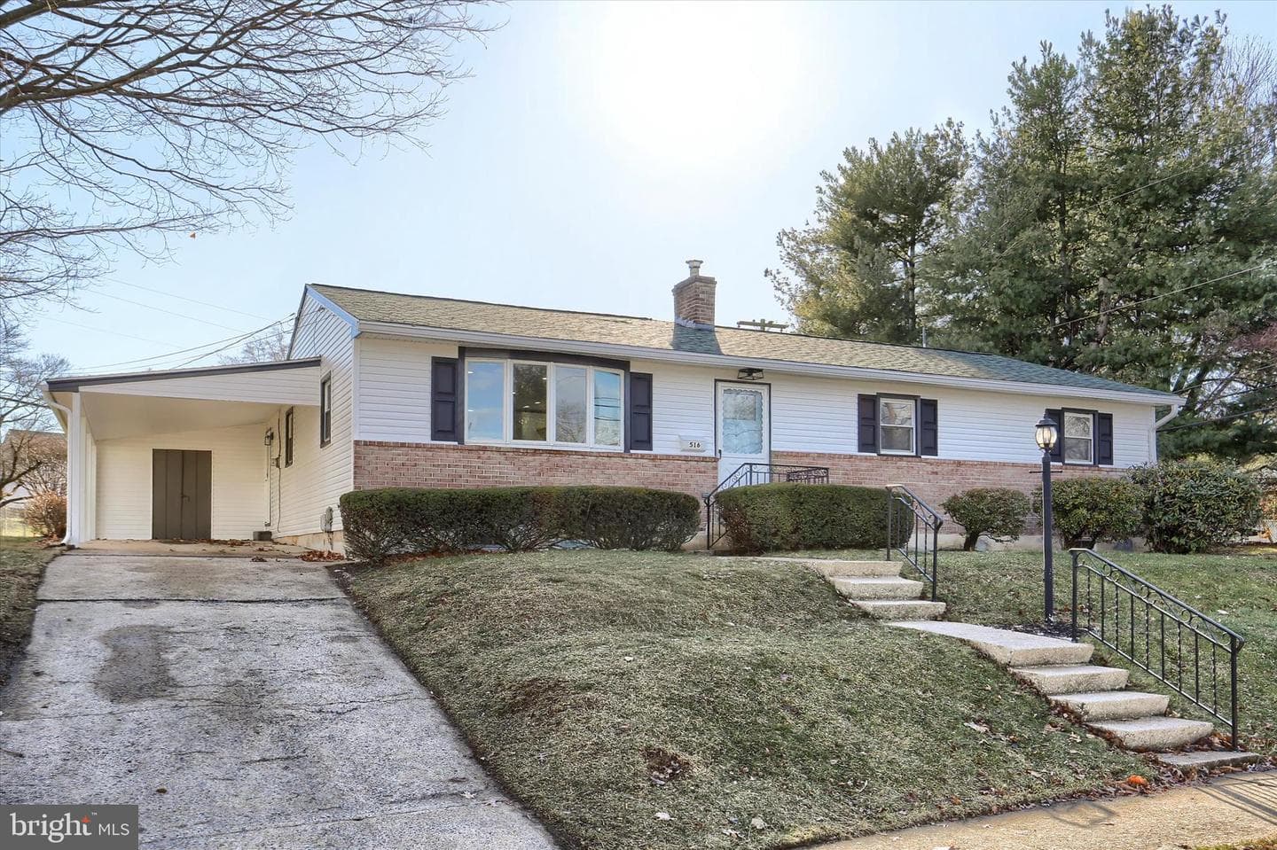 516 Roxbury Drive photo 2