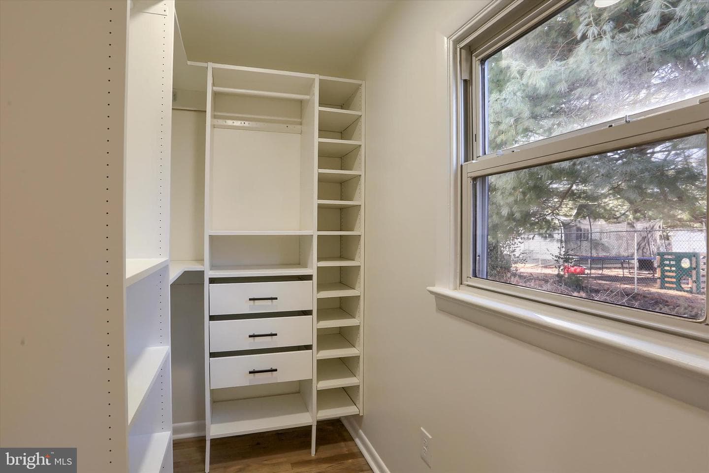 516 Roxbury Drive photo 21