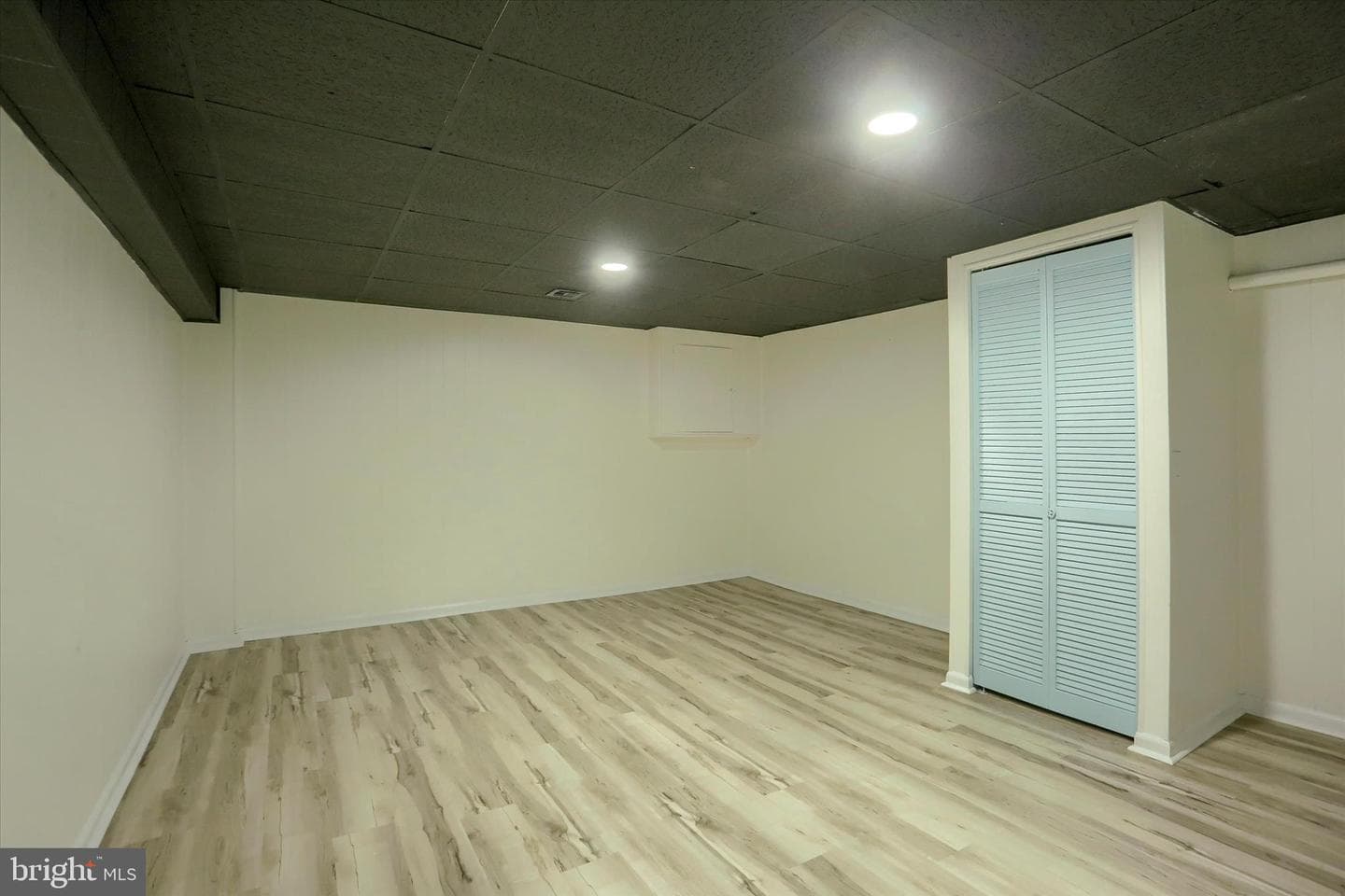 516 Roxbury Drive photo 28