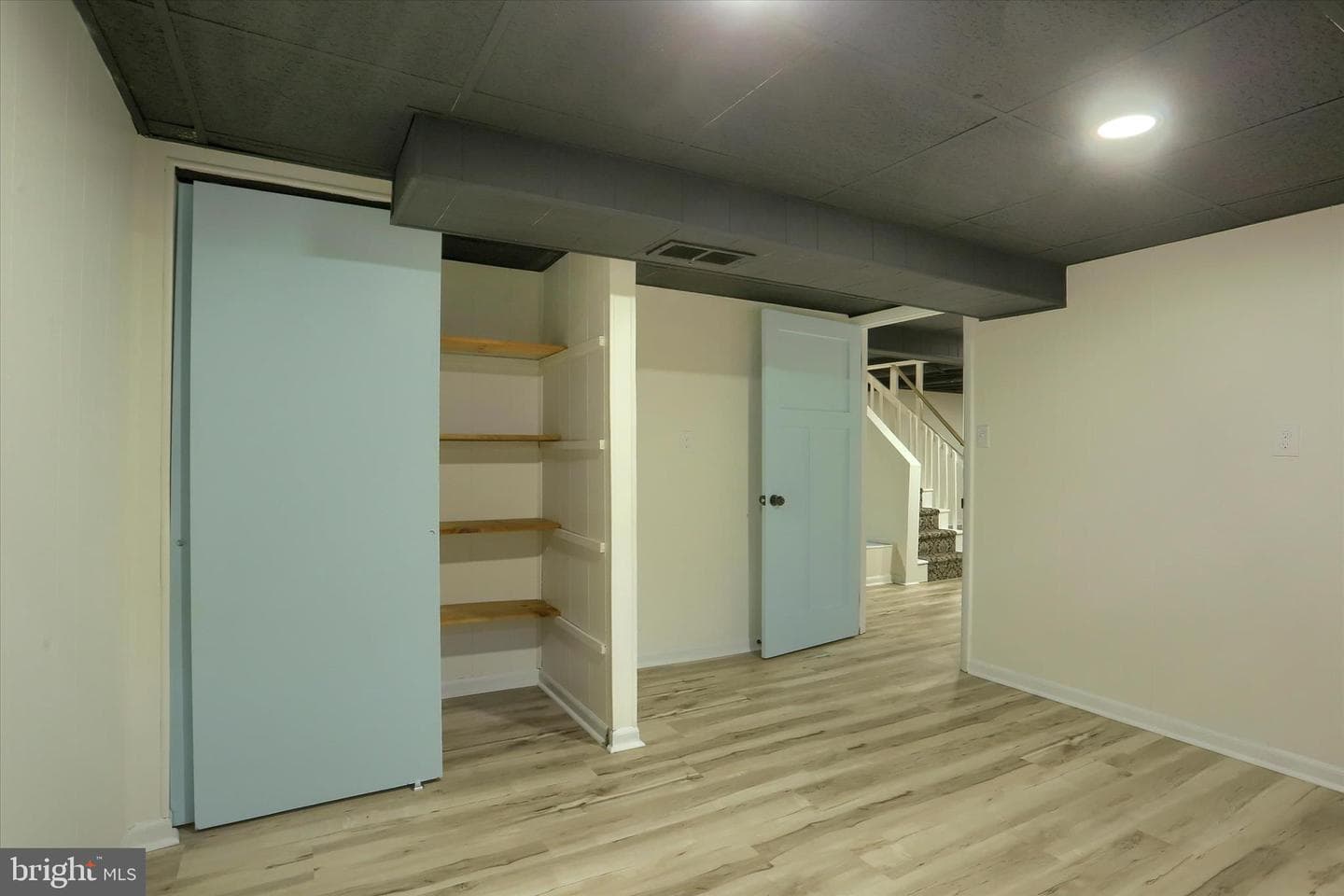 516 Roxbury Drive photo 31