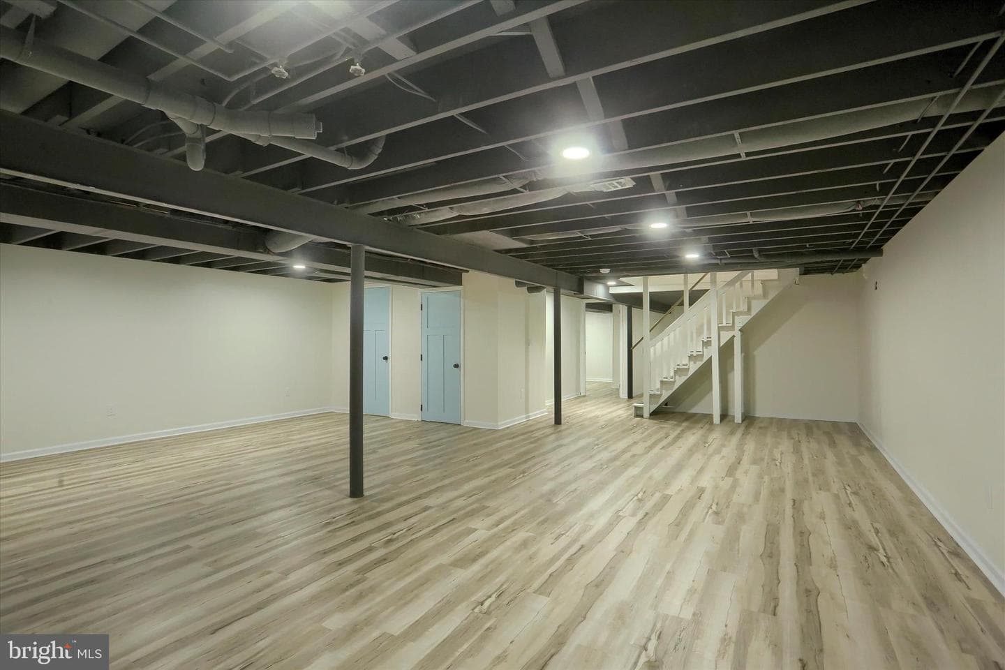 516 Roxbury Drive photo 33