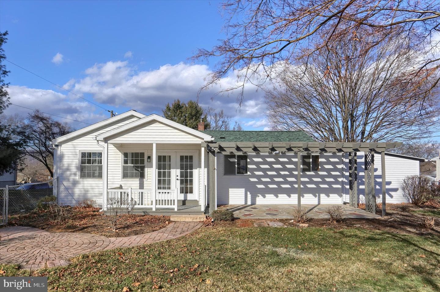 516 Roxbury Drive photo 38