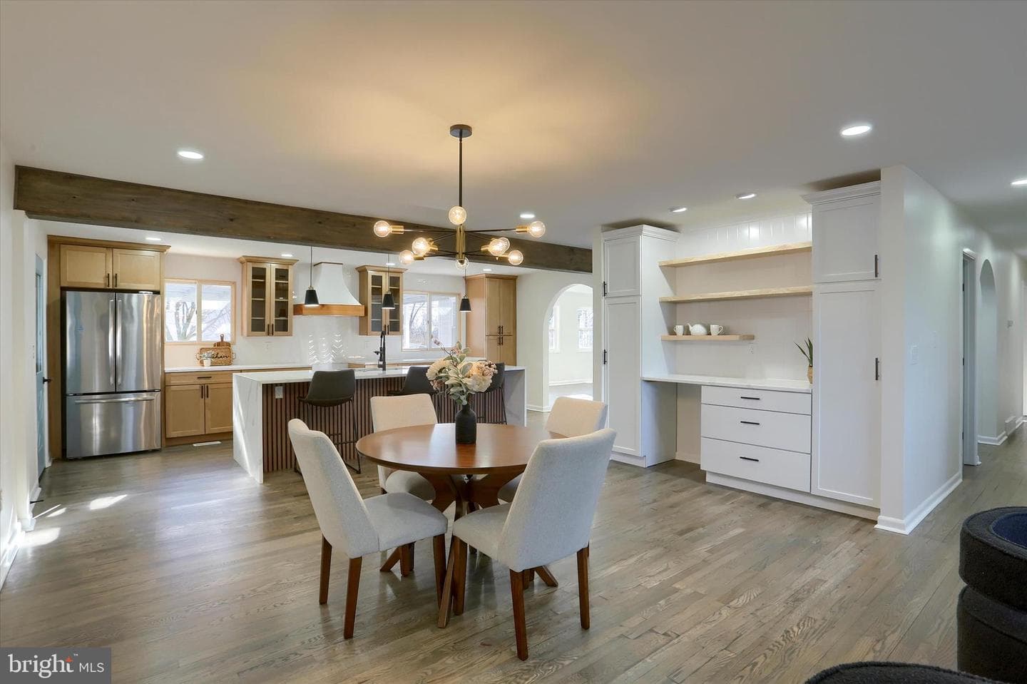 516 Roxbury Drive photo 4