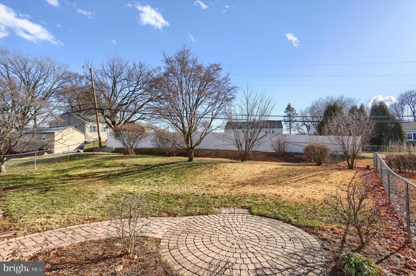 516 Roxbury Drive photo 40