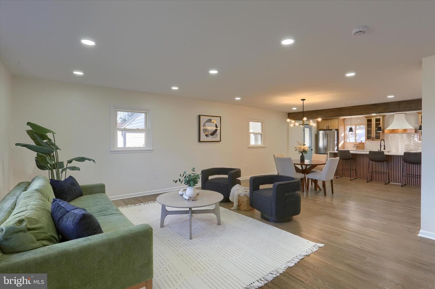 516 Roxbury Drive photo 6
