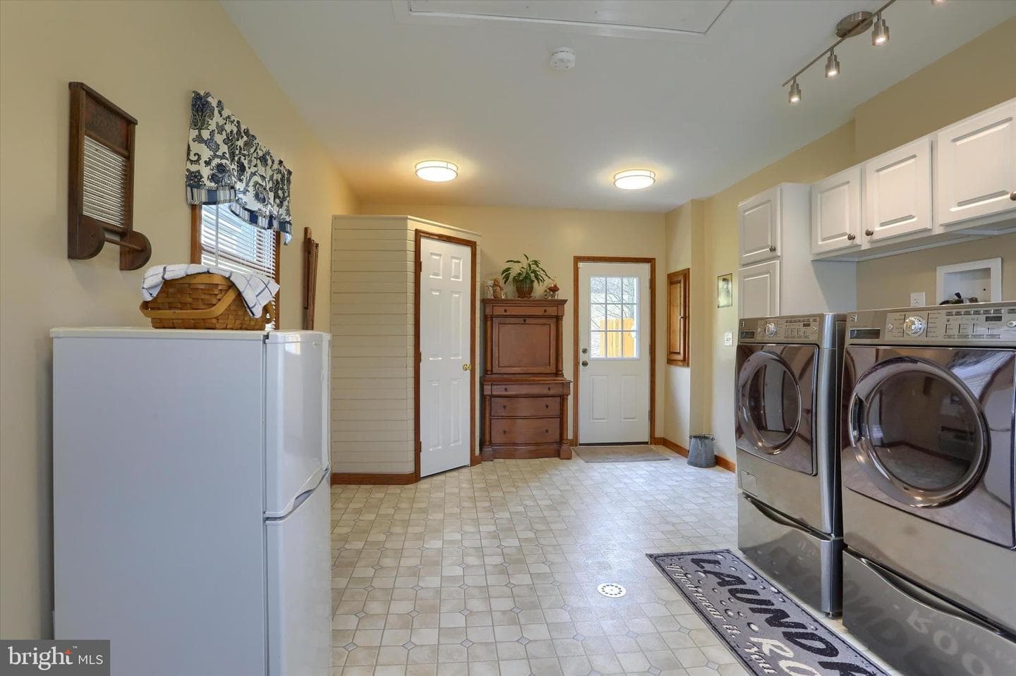 615 Singer Lane photo 12