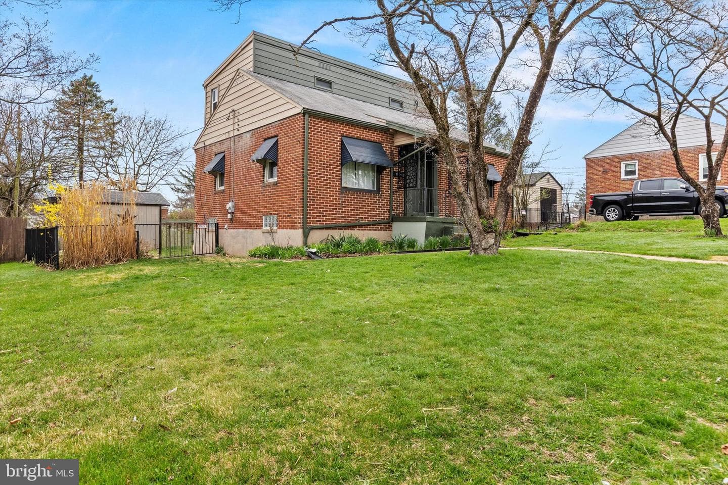 6351 Huntingdon Street photo 23