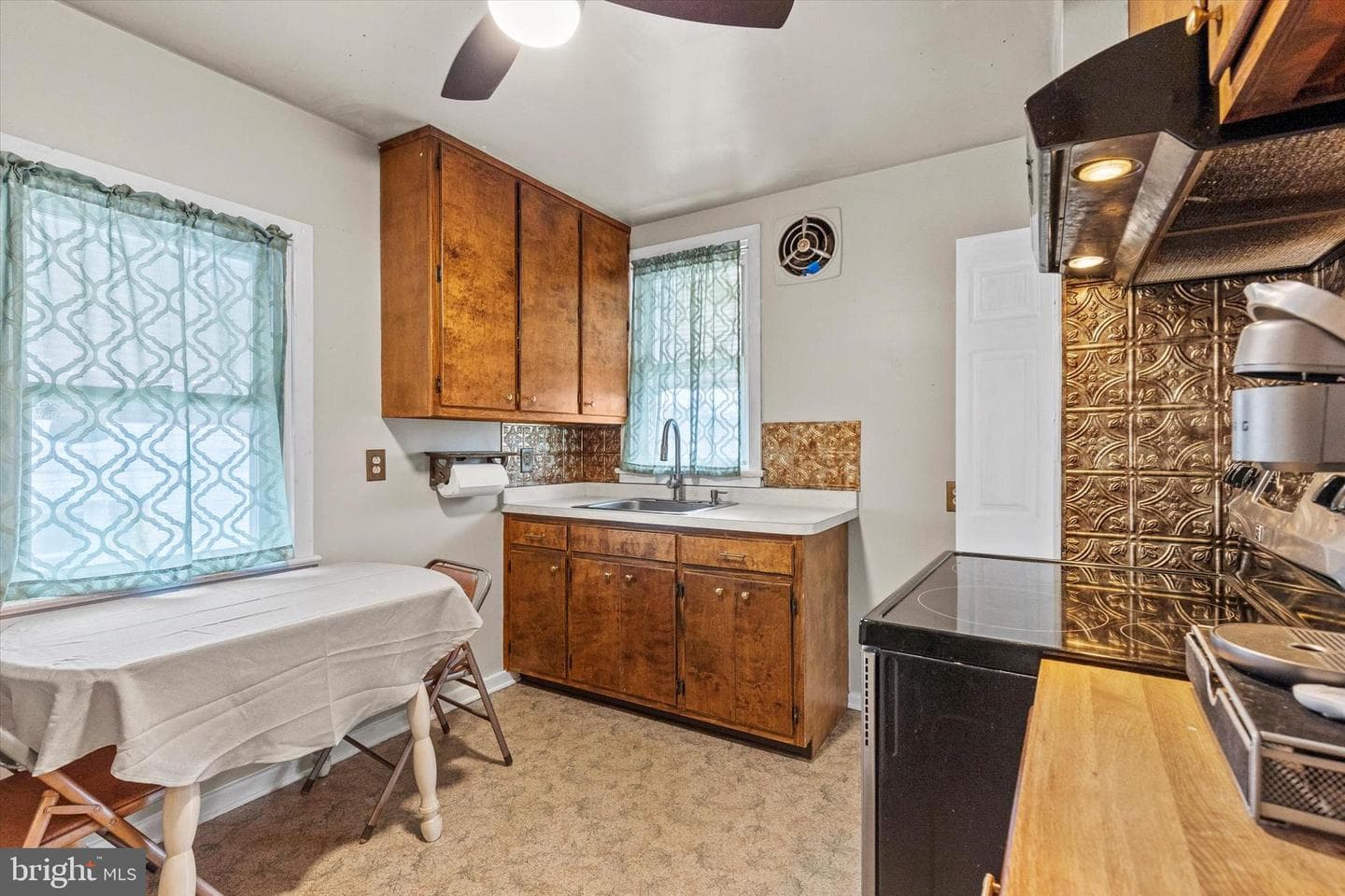 6351 Huntingdon Street photo 5